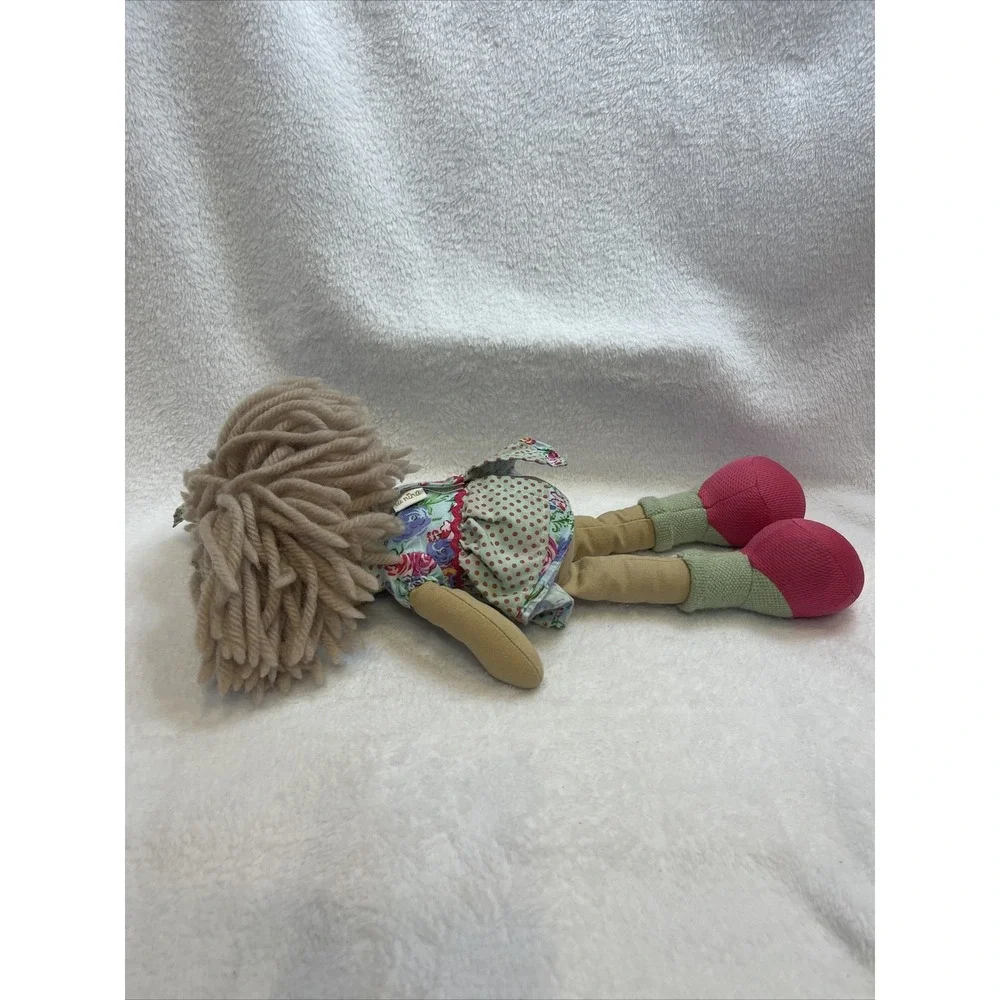 La Nina whimsical charm